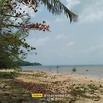 2 One Bedroom Houses 400 Meters From The Deach